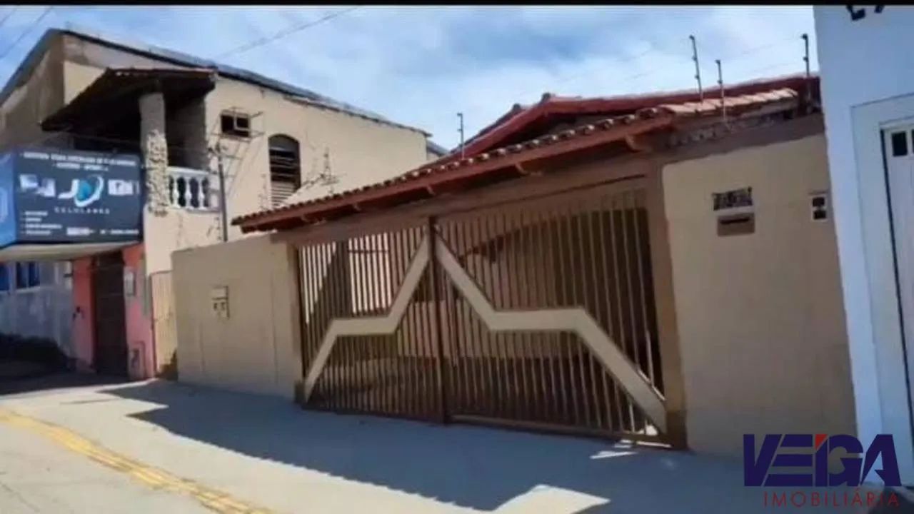Casa 03 quartos para aluguel na Vila Regina