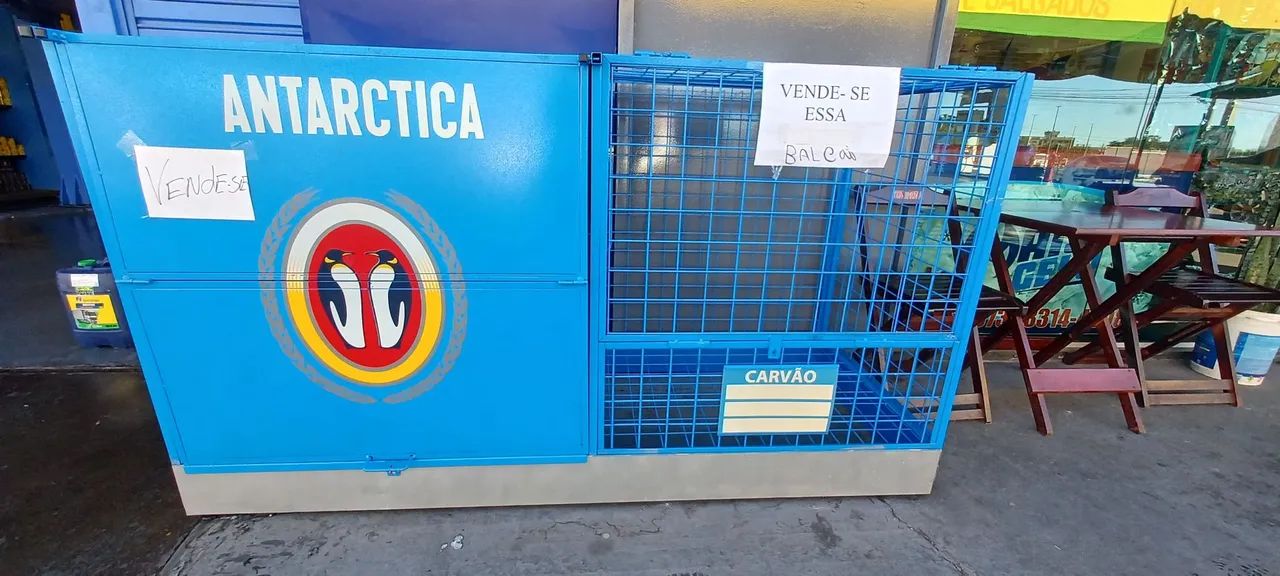 Balcao Expositor de carvão e cerveja