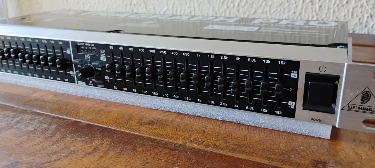 Equalizador Behringer Ultragraph Pro FBQ1502 - Foto 3