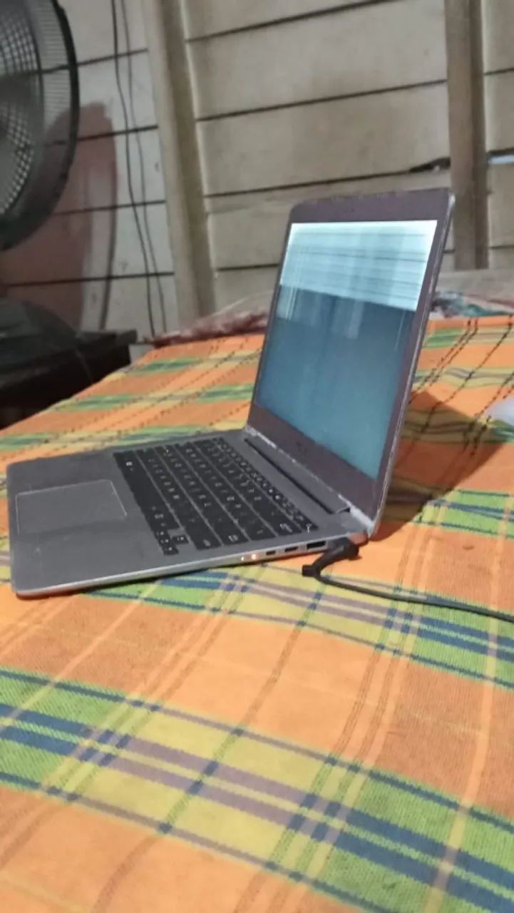 Notebook com defeito de tela mas operadores e som equipamentos funcionando com carregador - Foto 3
