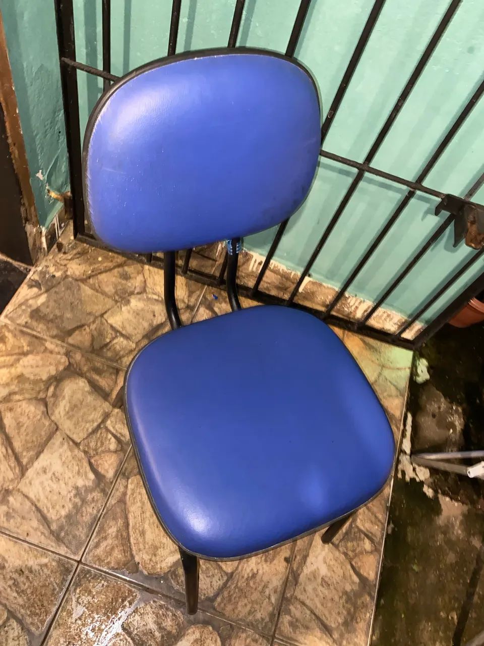 Cadeira usada fixa  - Foto 2