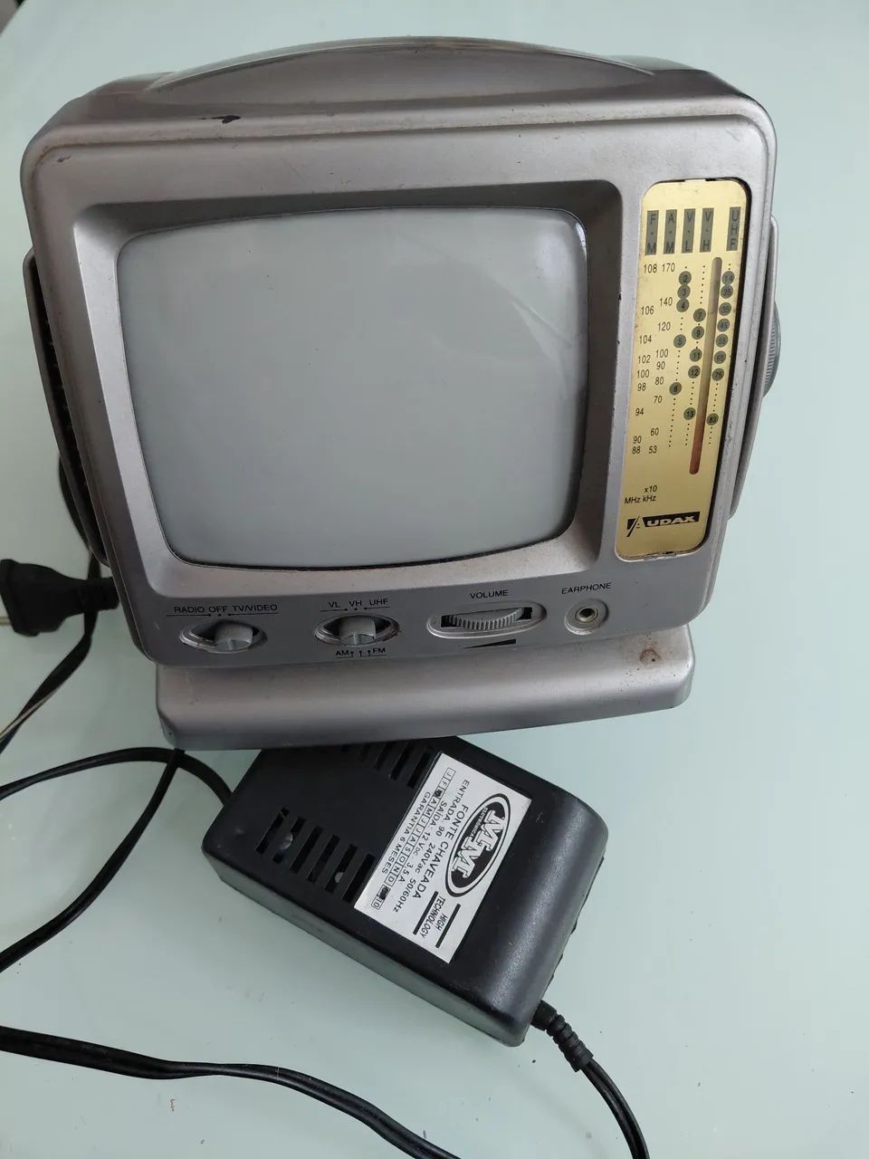 Tv pequena.