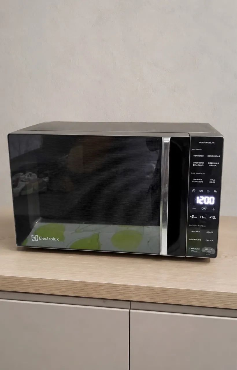 Micro-ondas Electrolux 23 Litros - Bem conservado