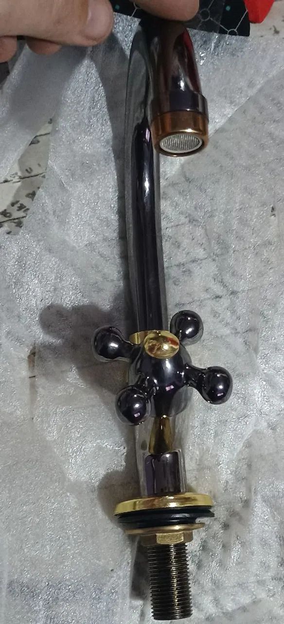 Torneira Fani Nova Preto/Dourado - Bancada Gourmet - Foto 3