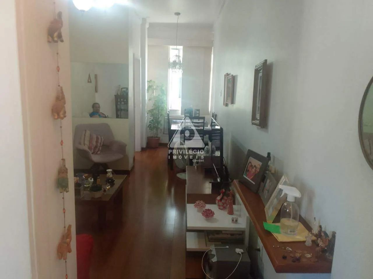 IMPERDÍVEL 02 QUARTOS em Botafogo: Estilo original, claro e arejado. REFORMADO!