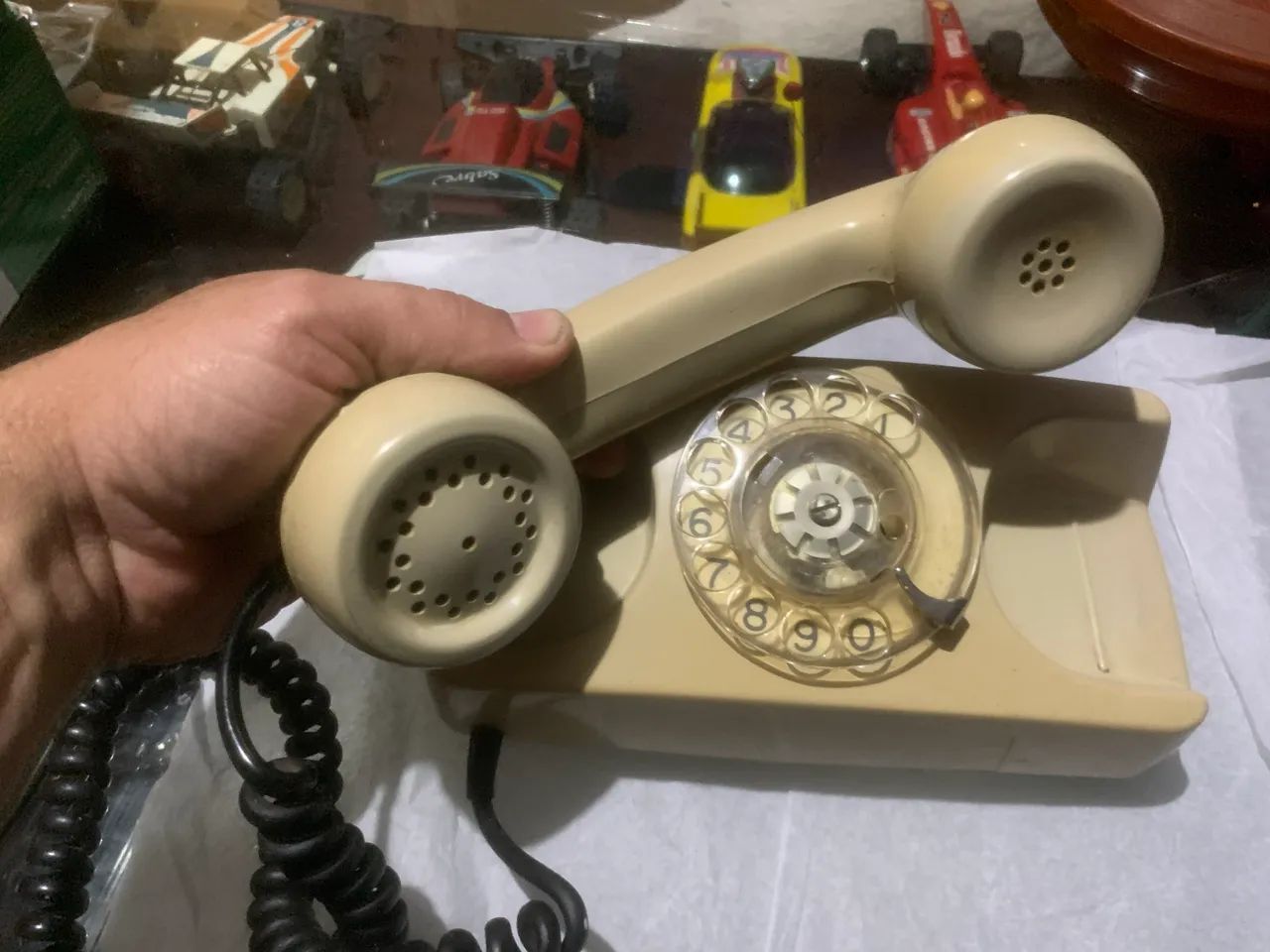 telefone antigo de mesa com disco de discagem - Foto 2