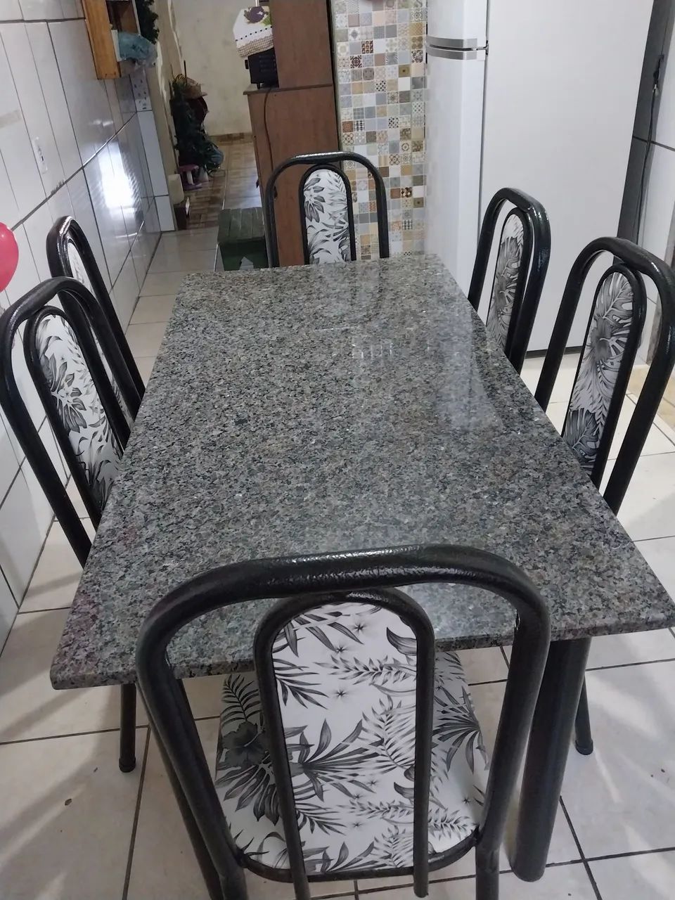 Mesa com 6 cadeiras 