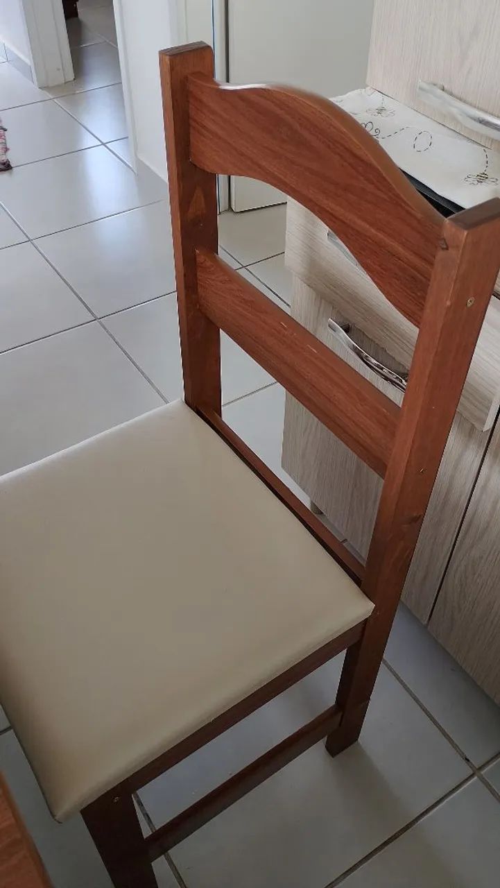 Vendo com 4 cadeiras  - Foto 3