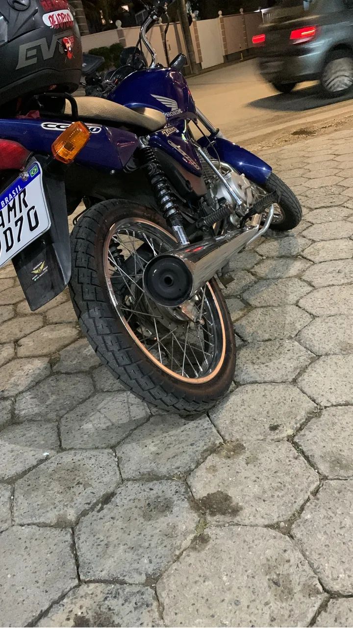 Moto em excelente estado sem multas só transferir documentos em dia - Foto 2
