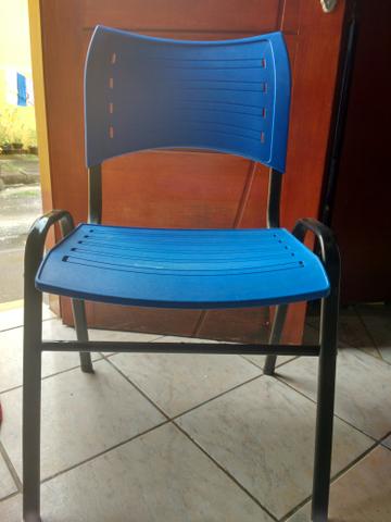 Vende- se três cadeiras de visita para escritório