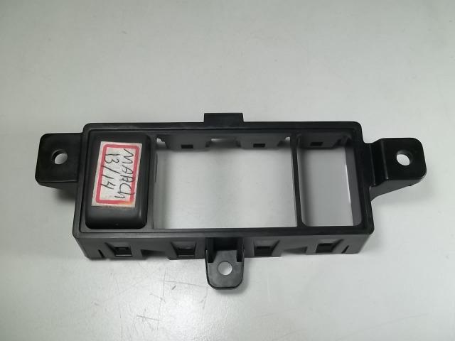 Acabamento Do Comando Do Retrovisor Nissan March