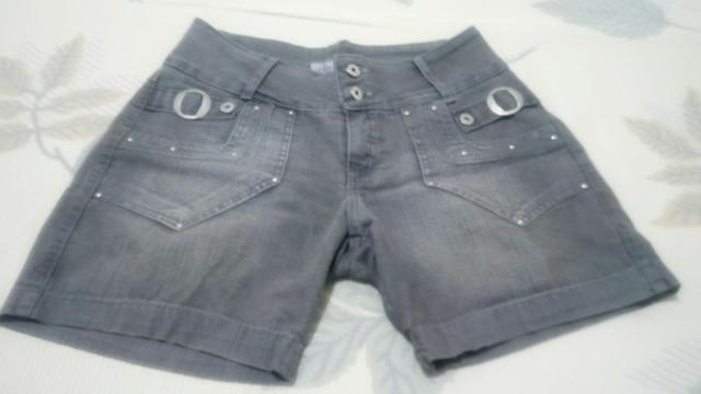 Short jeans cinza escuro