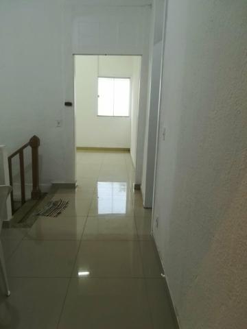 Vendo um prédio de 2 andares em itaperuna no centro - Foto 2