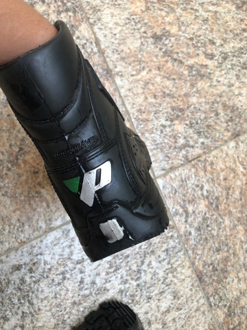 bota pantaneiro cano curto