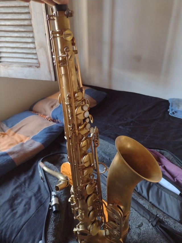 Vendo sax tenor Weril Master desplacado