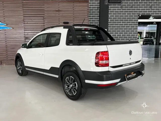 VW - Volkswagen Saveiro Cross 1.6 16v C.D. Prata 2021 - Dourados