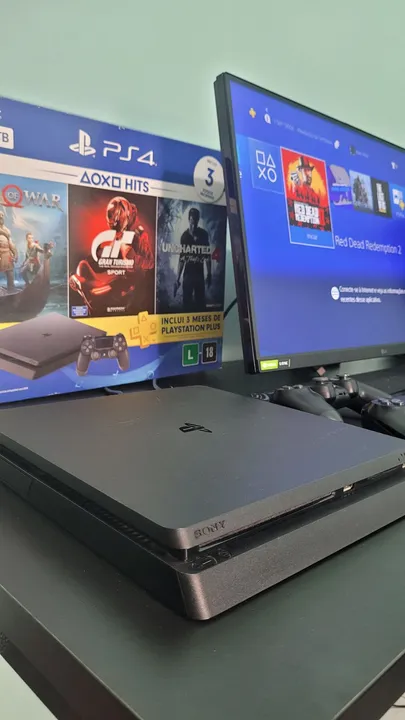 Playstation 4 Slim 1TB na caixa - 2 controles + strike pack
