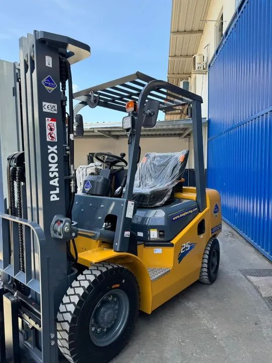 Empilhadeira Plasnox| Nova| 2.500kg| Diesel | Torre 4.7mts