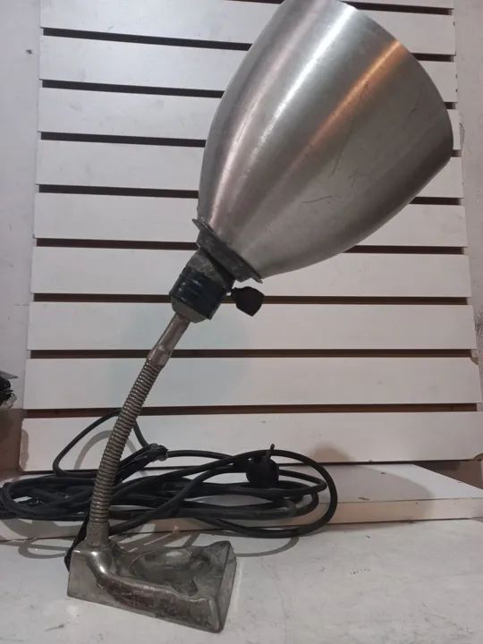 Abajur antiga pé com cinzeiro 40 cm funcionando  - Foto 3
