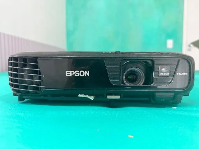 Projetor Epson - 3200 Lumens SVGA 15.000:1, 3LCD, HDMI, USB, Bivolt - Preto