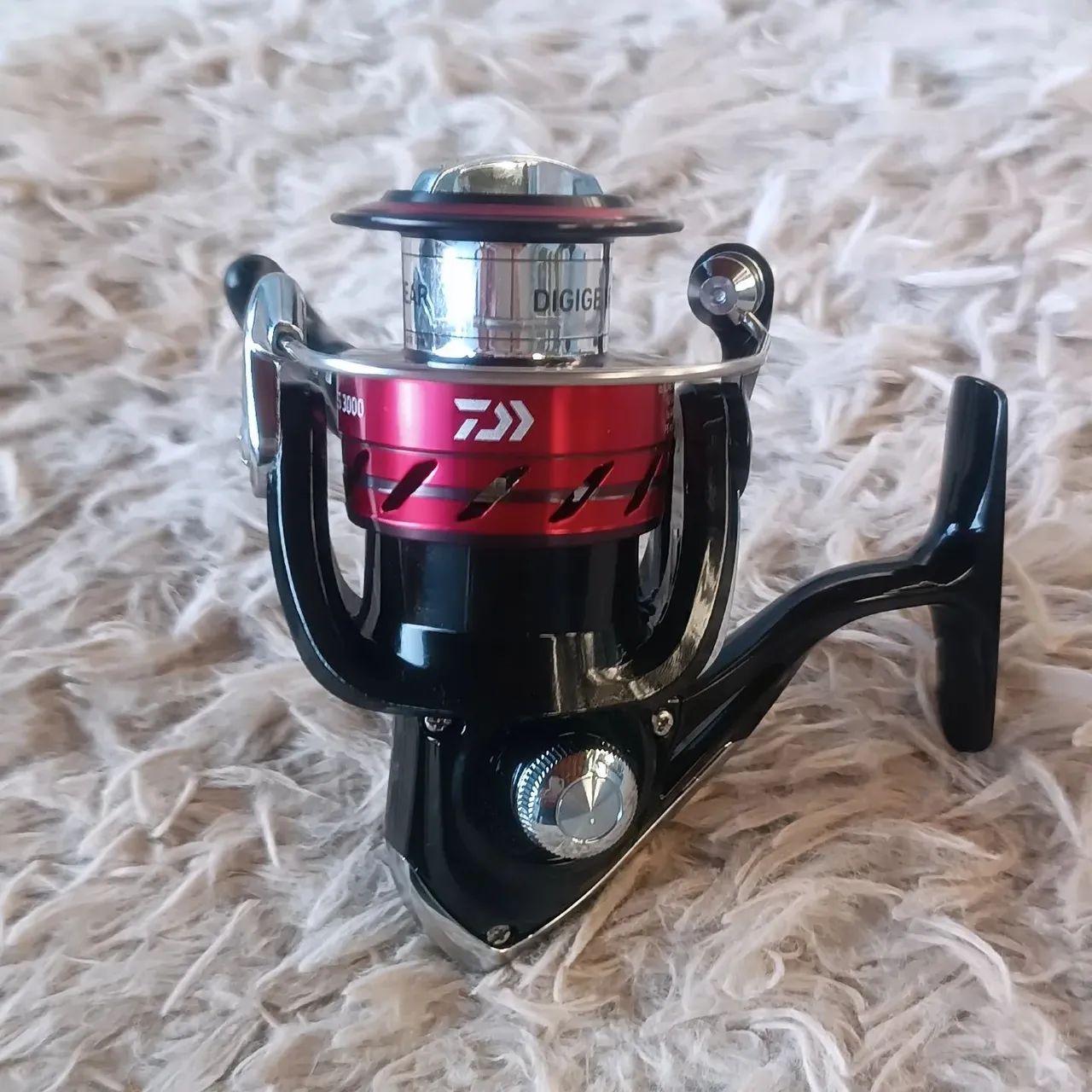 Molinete Daiwa 3000 novo - Foto 4