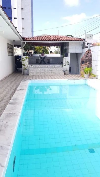 Vendo casa no Bairro dos Estados com 06 quartos sendo 03 suítes 