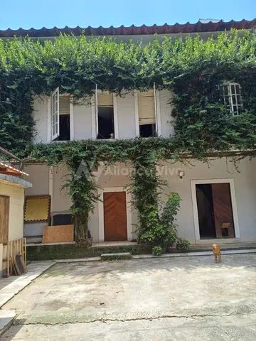 Laranjeiras | Casa 8 quartos, sendo 2 suites