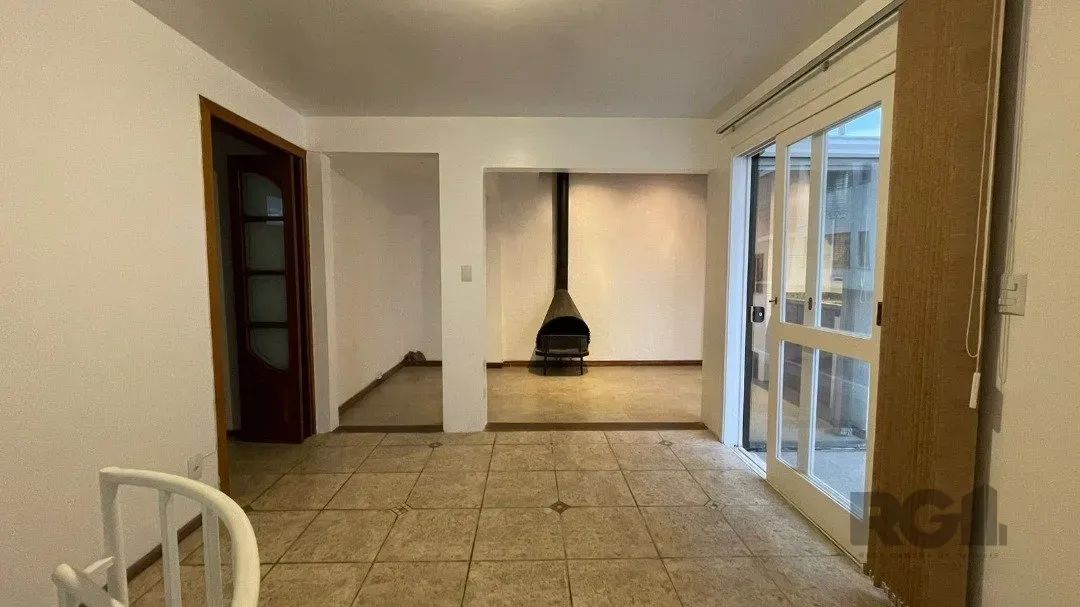 Excelente duplex de 2 dormitórios semi mobiliado. Living da parte inferior com espaço que  - Foto 9