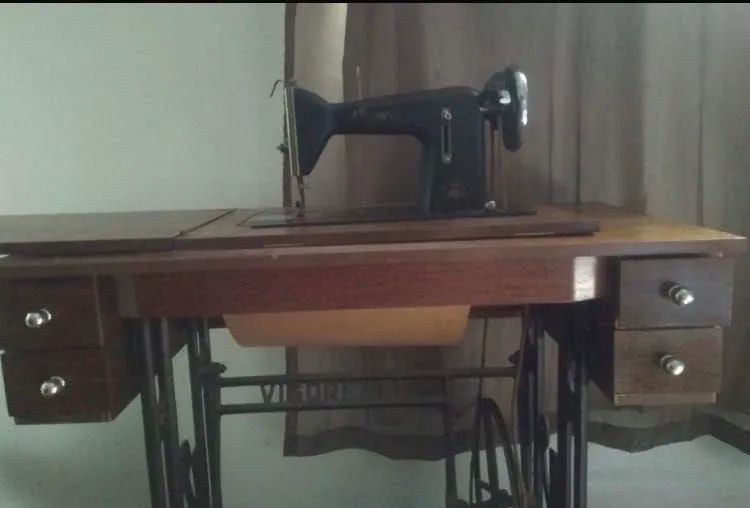 MAQUINA DE COSTURA *