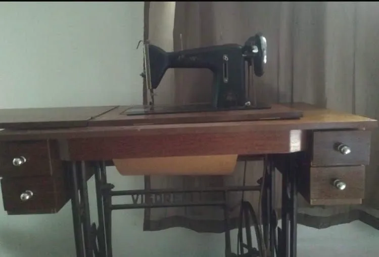 MAQUINA DE COSTURA *