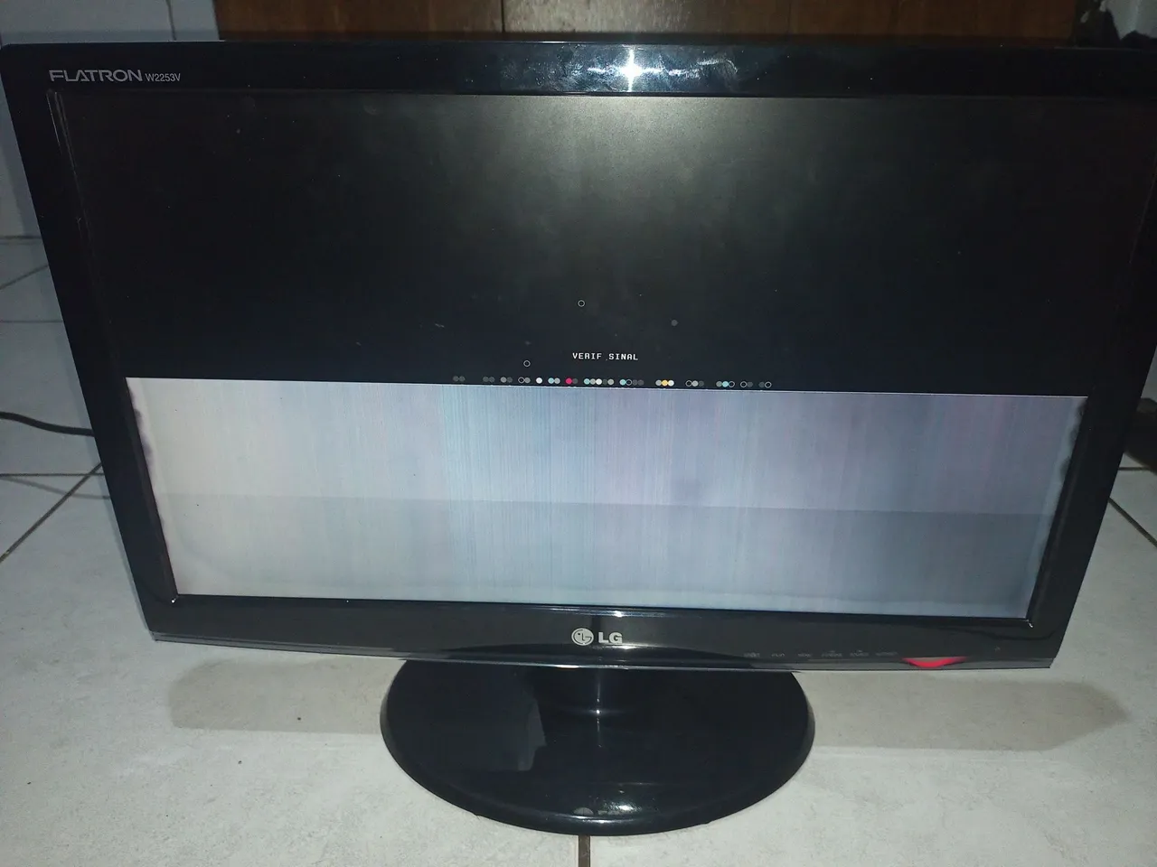 Monitor LG flatron w2253v com defeito na tela