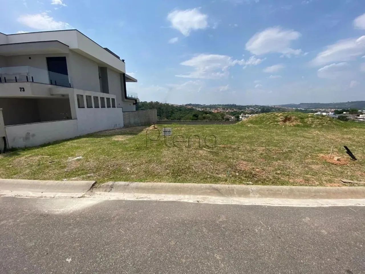 Terreno à venda no Condomínio Coline Di Parma em Valinhos, no bairro Vila Capuava