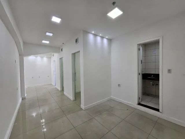 Sala ampla com banheiro e 3 ambientes - Resende Shopping - R$ 1.900,00