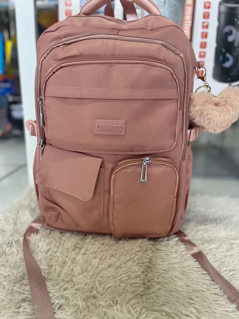 Mochilas femininas elegantes com chaveiro 