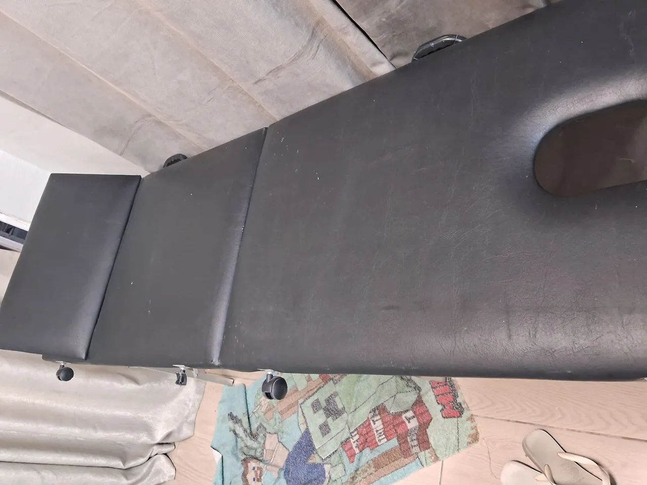 Mesa de Massagem Profissional,  cílios ou desingner de sobrancelhas  - Foto 2