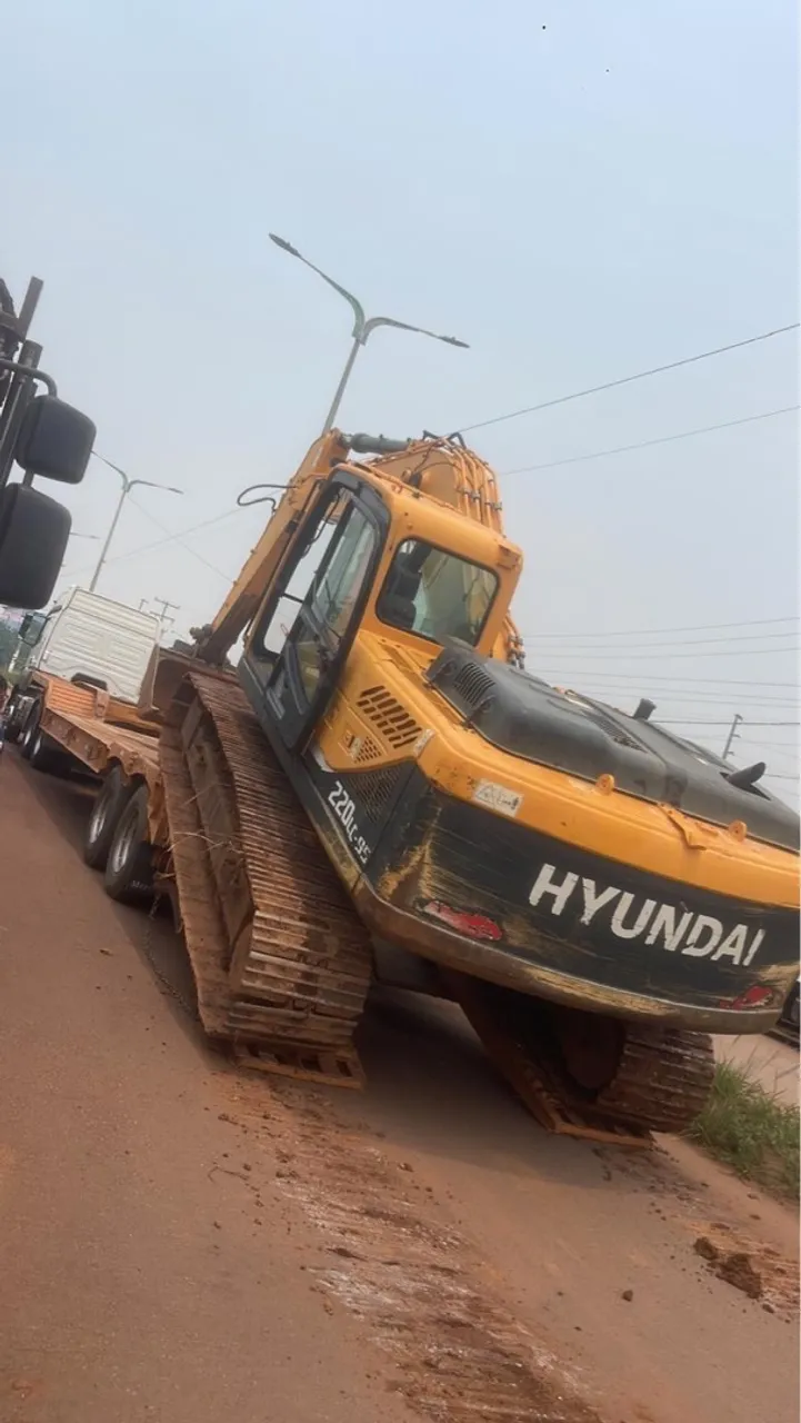 Escavadeira Hyundai 220LC-9S