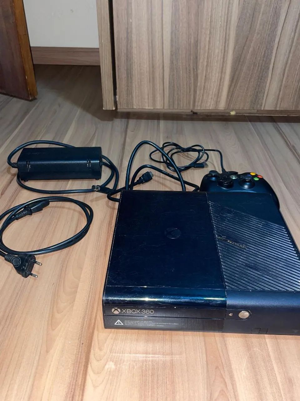 Xbox 360 com controle e fonte