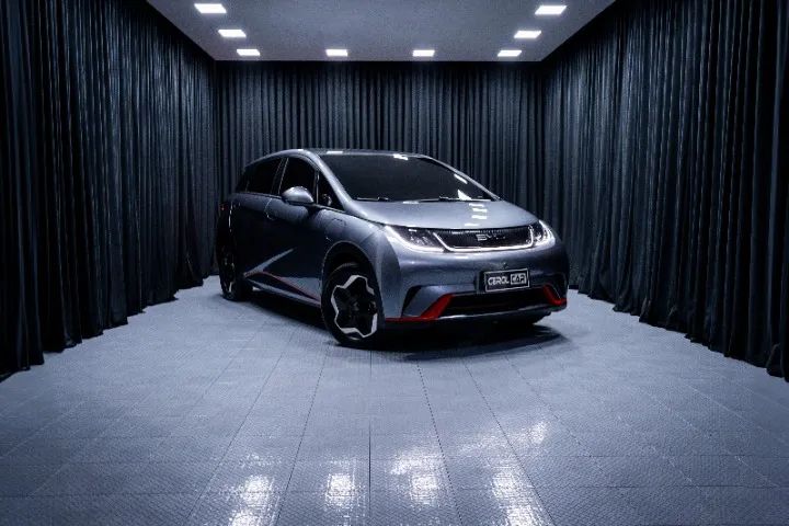 BYD Dolphin EV Cor Cinza - 12 MIL KM - Com Carregador - Foto 2