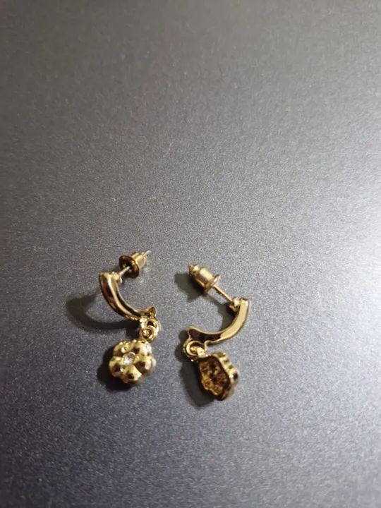 Brincos de Flor Dourados