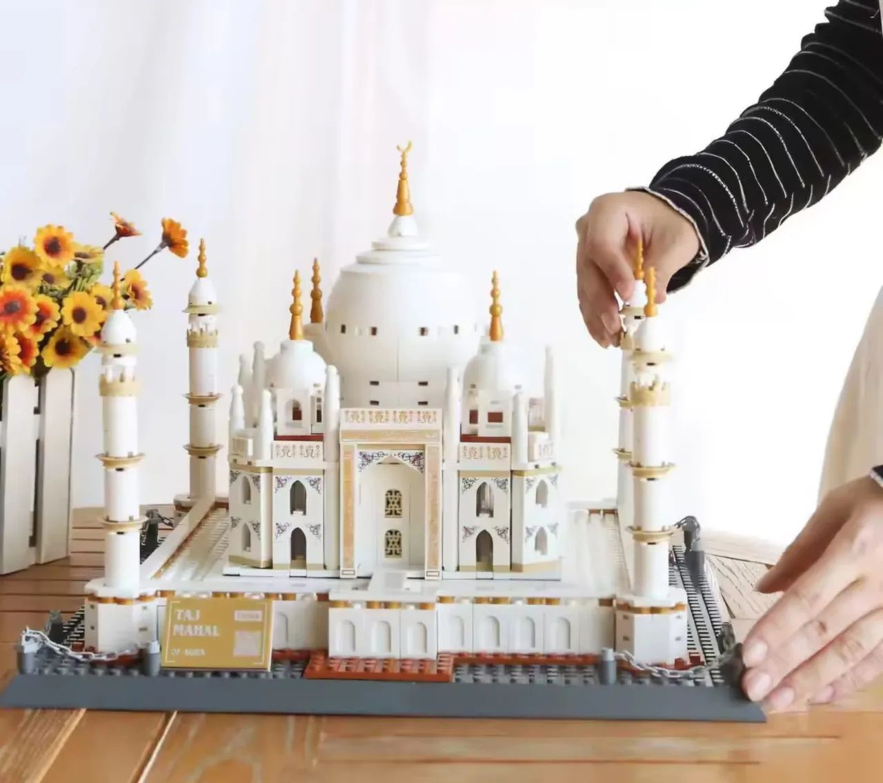 BLOCOS DE MONTAR RÉPLICA DO TAJ MAHAL DA ÍNDIA COM 1113 PEÇAS MODELO 10189 MARCA MEGA  - Foto 5
