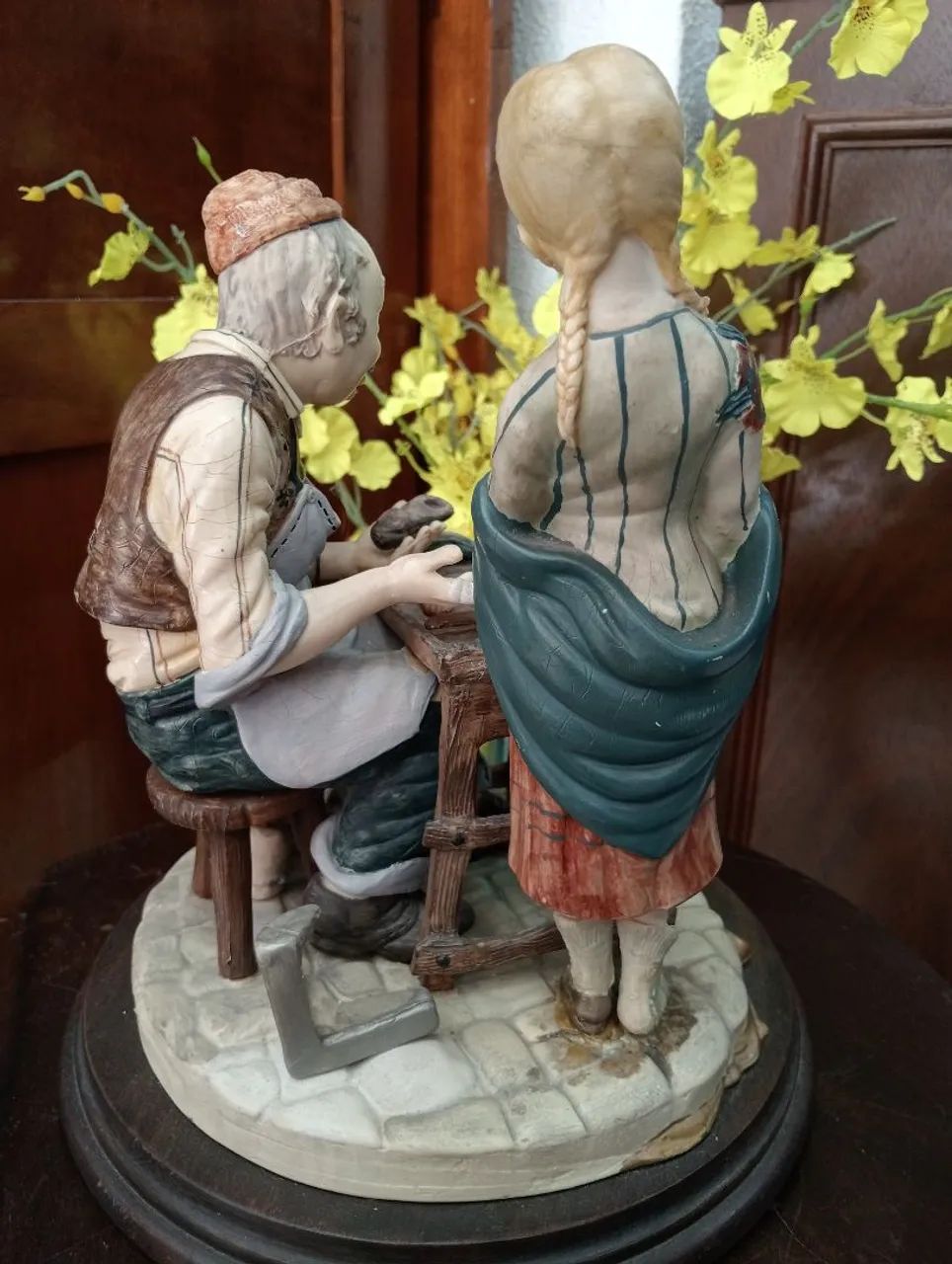 Escultura o sapateiro  - Foto 4