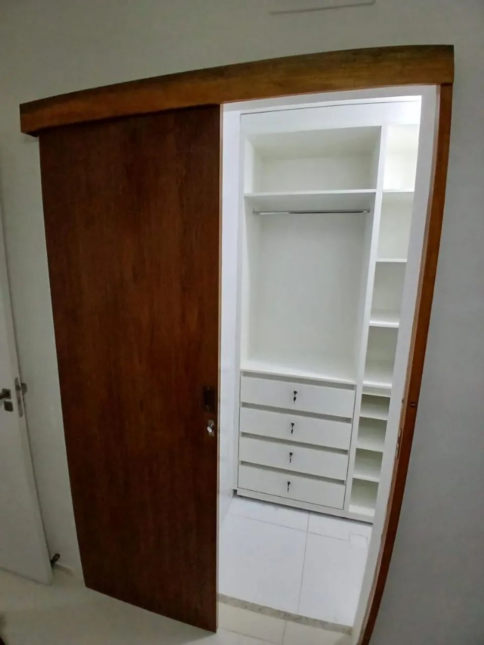 Guarda-Roupa Planejado Branco Closet mdf móveis modulados confecção e reparos reformas - Foto 3