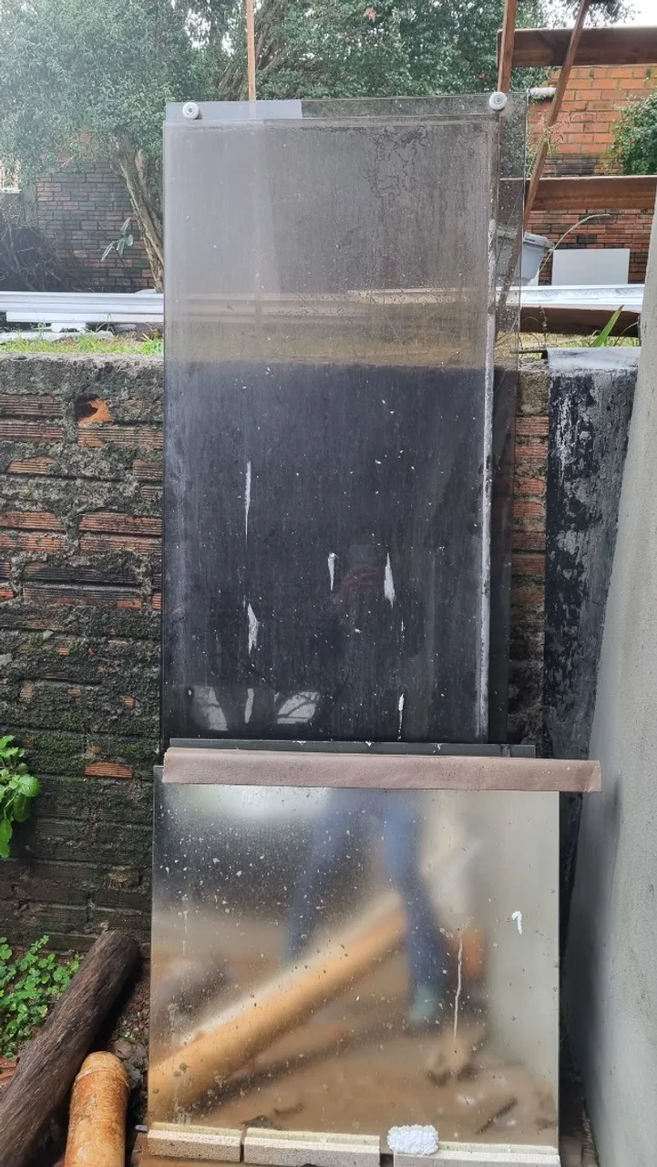 Portão, box de banheiro blindex, portas e janelas usadas em Chapecó . BARATO