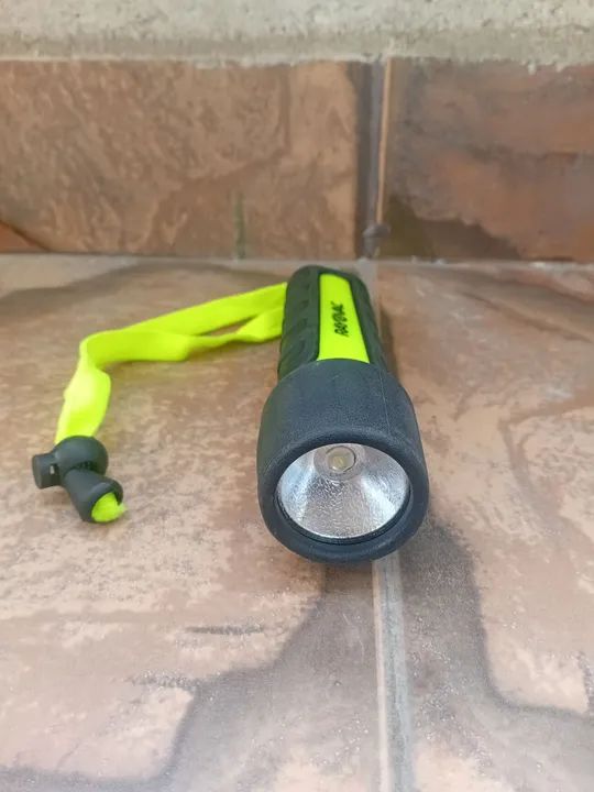 Lanterna de mergulho - Iluminação subaquática - Foto 3