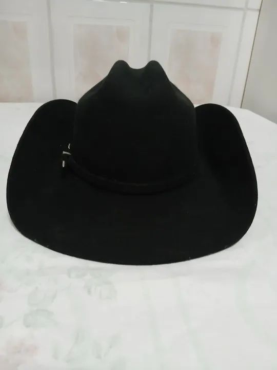 Chapéu country preto.