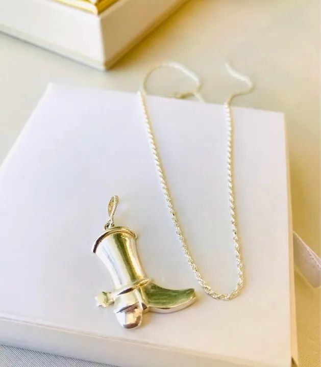 Colar com Pingente de Bota - Prata - Foto 2