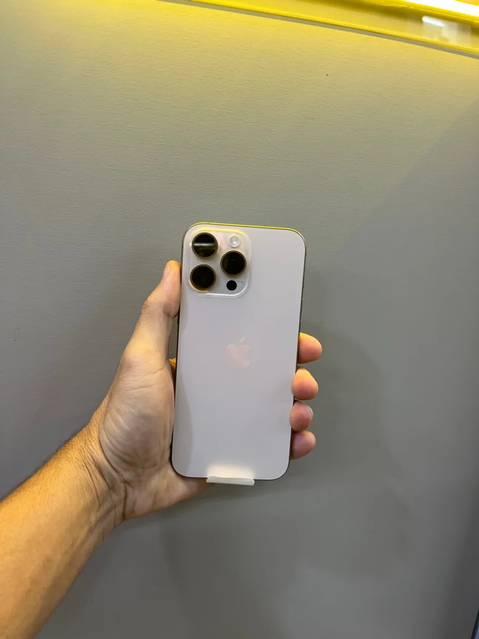iPhone 15 pro 128gb , dourado 1 ano de garantia