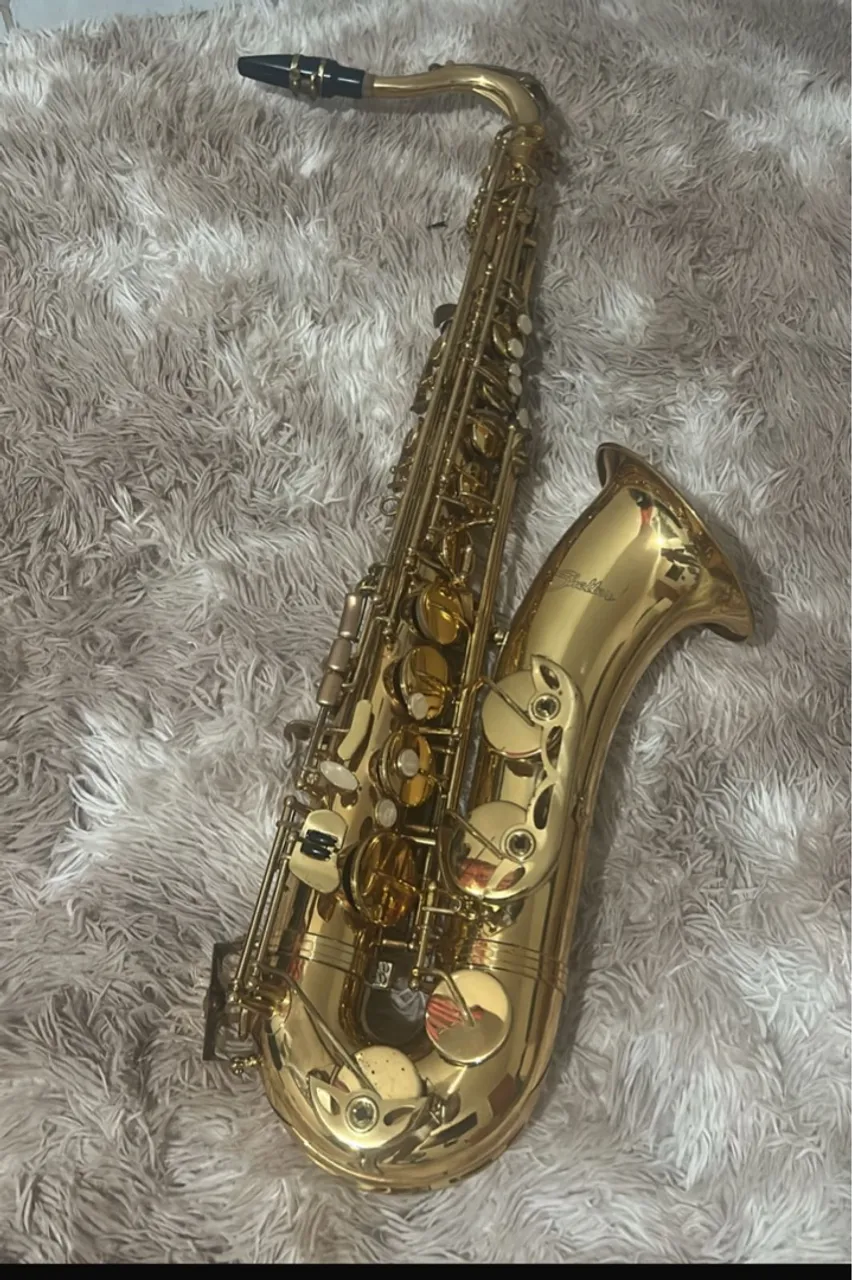 Saxofone Dourado tenor Shelter Seminovo