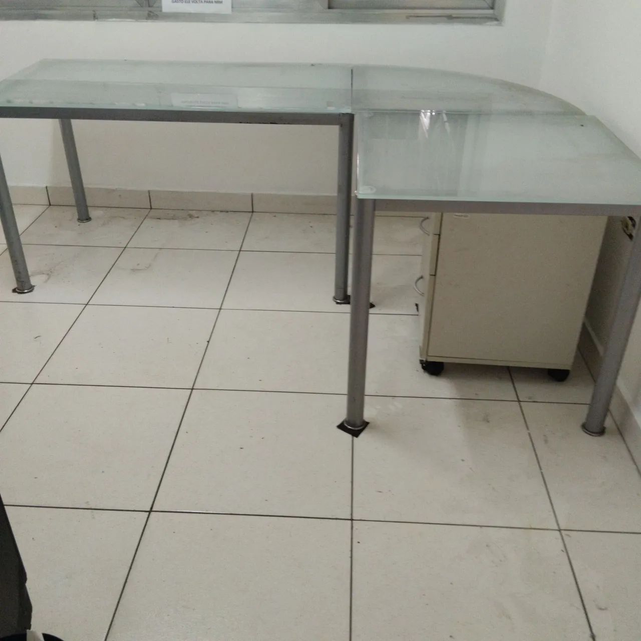 Mesa de vidro para escritório 