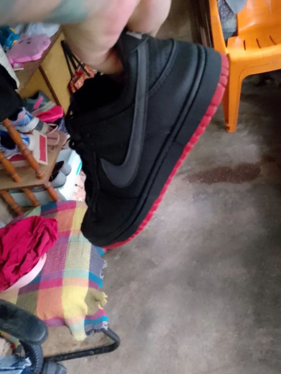 Tênis Nike airforce original foi 500 reais quero 150 tá semi novo